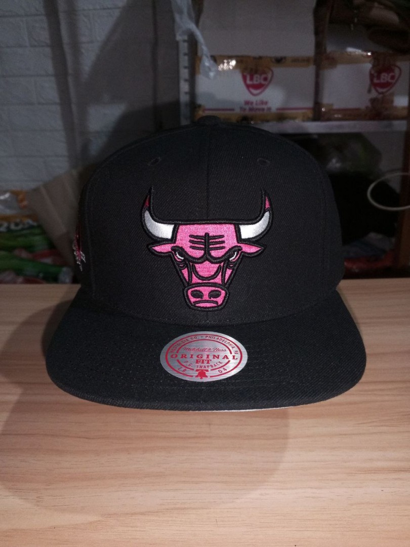 Authentic Mitchell & Ness CHICAGO BULLS cap, Men's Fashion, Watches &  Accessories, Caps & Hats on Carousell