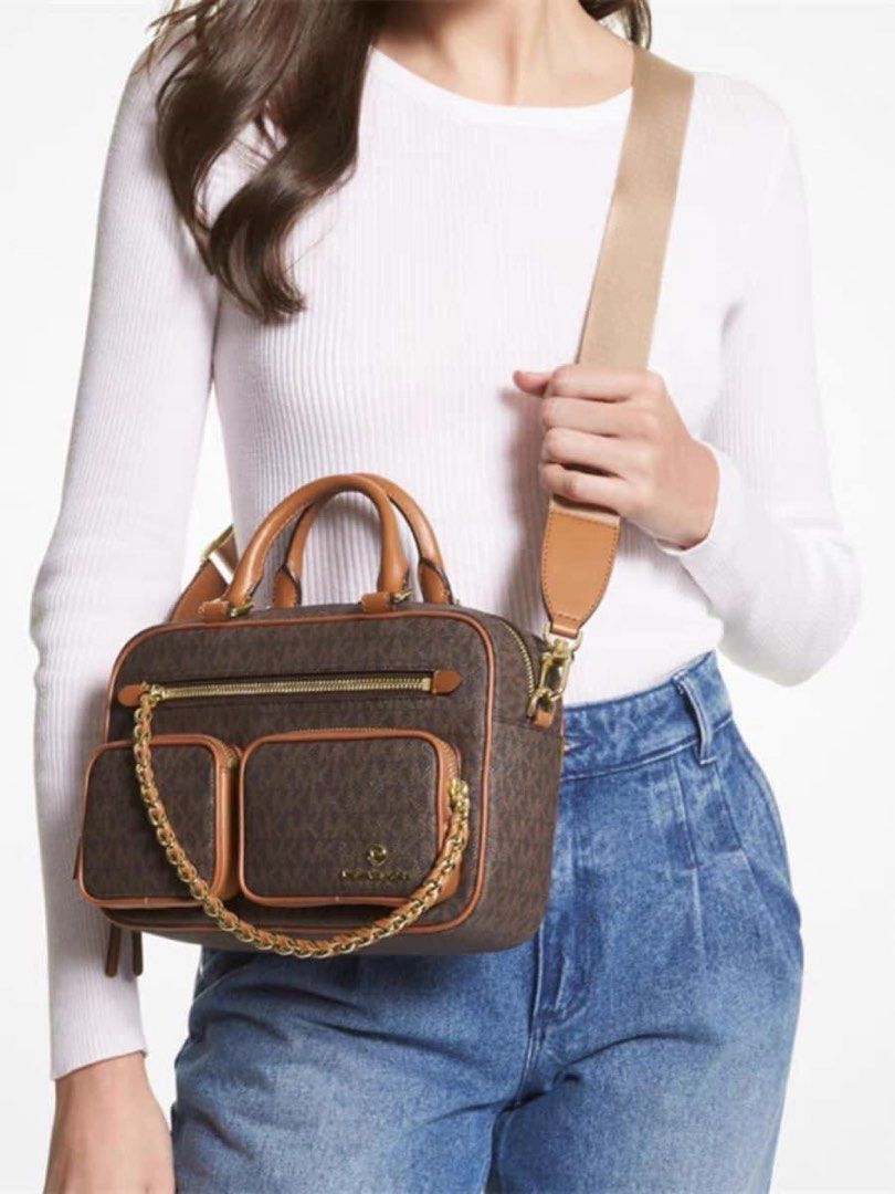 MK ELLIOT MEDIUM TOTE BAG (Category: Cross-body Bags) located in Manila. Submitted by Aki.s_Cart (Listing ID 1256261700, Image 1). Description: MK Elliot Medium Tote Bag 14 x 16 x 10 cm P2,800 + sf Actual photo.