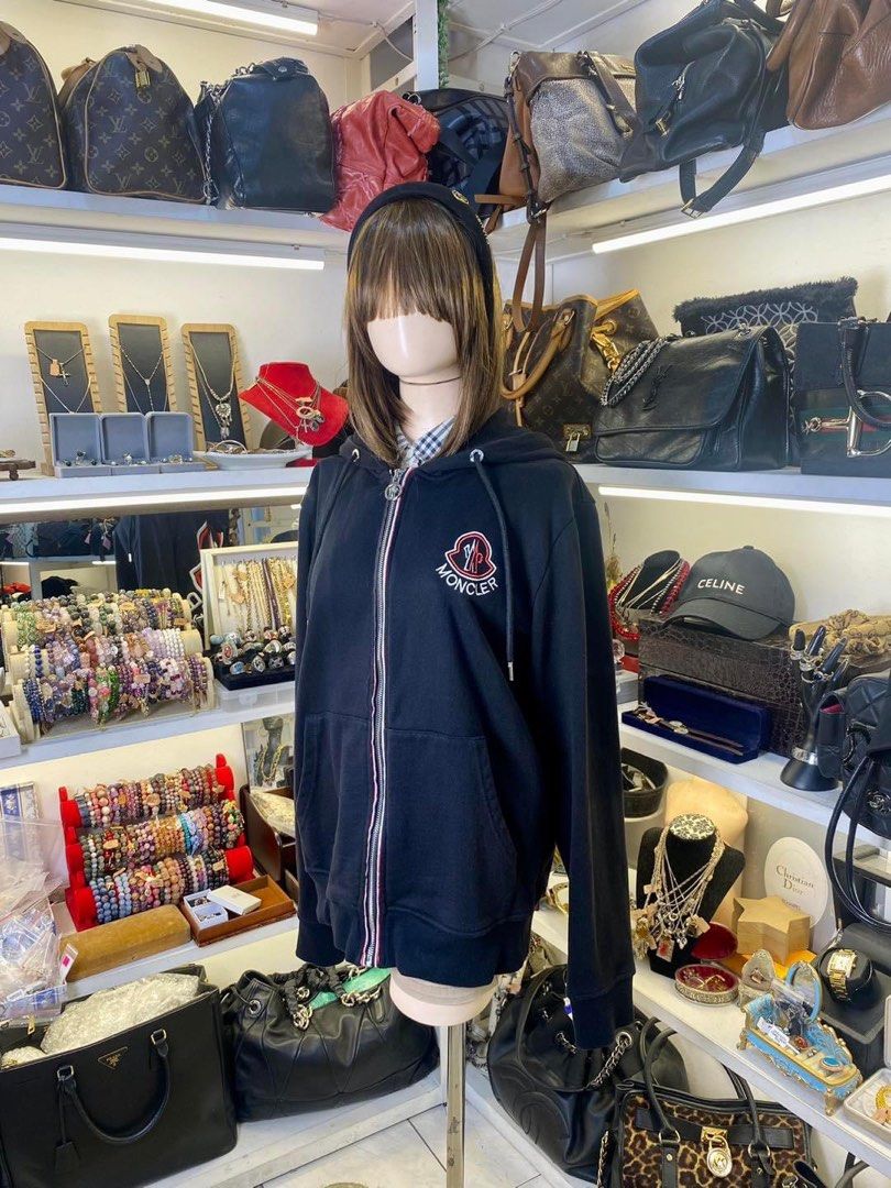 Moncler outlet shop prices