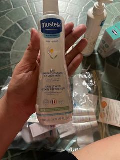 Mustela hair styler and skin refreshener