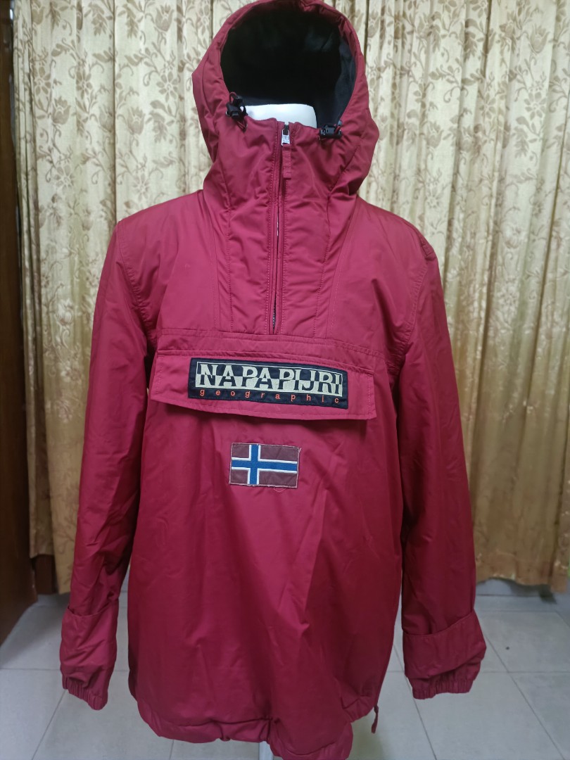 NAPAPIJRI GEOGRAPHIC, Men's Fashion, Tops & Sets, Hoodies on Carousell