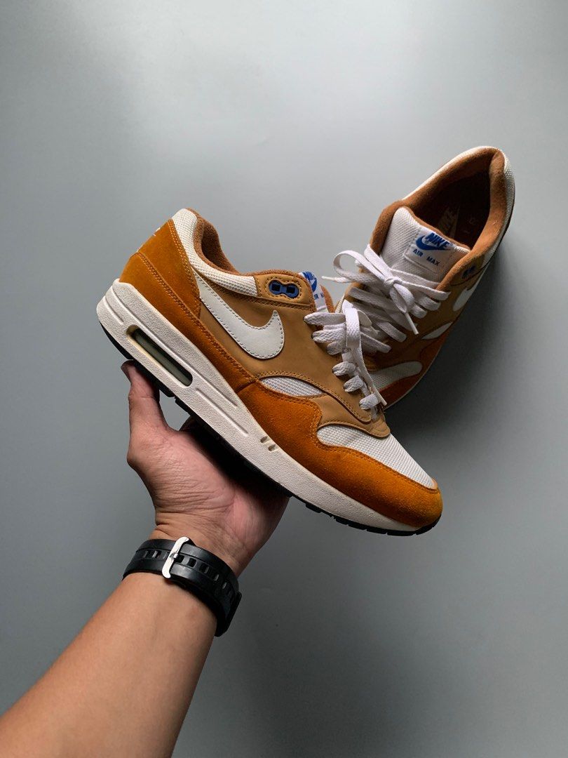 Air max 1 curry on outlet feet
