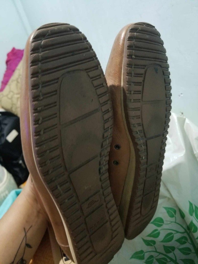 Orig Santoni Luxury Shoes (Category: Luxury Apparel) located in Manila. Submitted by hertohim (Listing ID 1256114420, Image 2). Description: ♦️Gently Preowned Santoni Italy Shoes ♦️Very Good Condition ♦️Made in the heart of Italy a handcrafted shoes boast a leather sole and goodyear construction. size 8 can fit 8.5 RFS : Padala frm U.S not fit for my son ,he is size 9. Last price posted. #santoni #santoniph MOP : bank transfer /gcash.