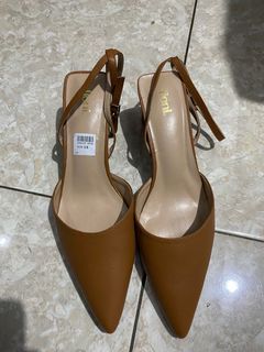 PAYLESS FIONI pointy toe cognac mules heels