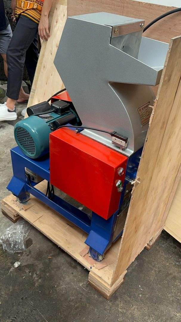 plastic recycling granulator plastic bottle crusher plastic crushing machine (Category: Industrial Equipment) located in Pasig City. Submitted by 09942015781 (Listing ID 1256141744, Image 3). Description: 🌏 We Can Deliver Nationwide 👉 AP Cargo, LBC, Lalamove & etc. Price: 180,192 Model: PC180A Diameter of Crushing Chamber(mm): 190x165 Crushing Ability(kg/h): 30-100 Motor Power(kw): 2.2(3HP) Fixing Cutter(pcs): 2 Flexible Cutter(pcs): 9 Mechanic