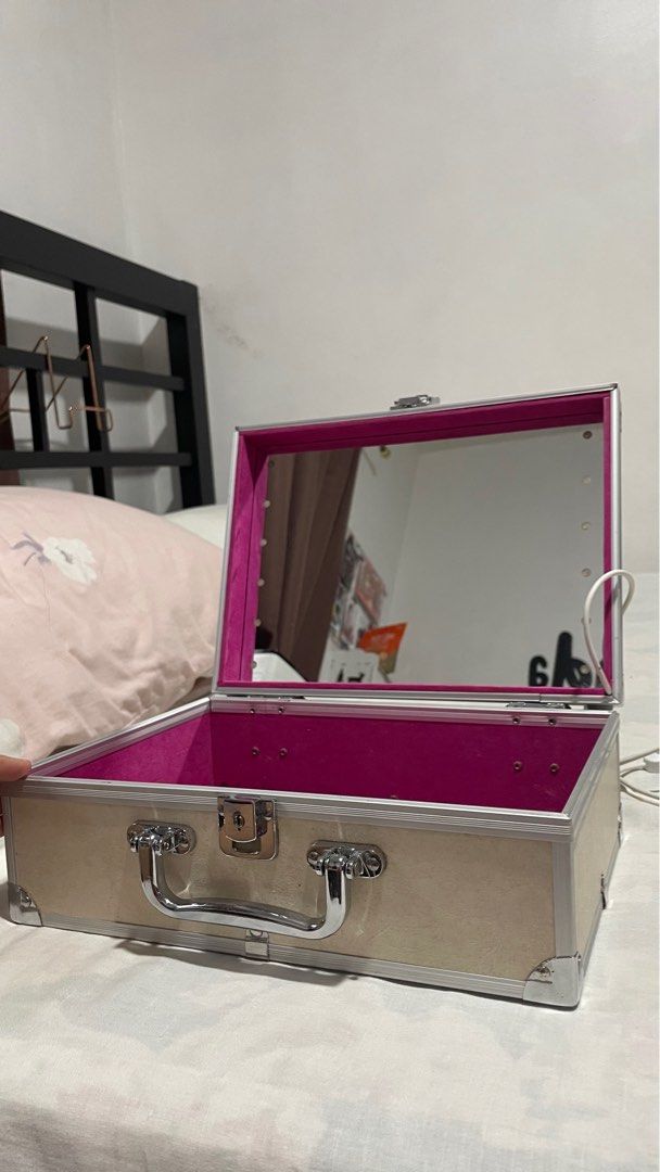 Preloved Make up Box with Lighting (Category: Makeup) located in Manila. Submitted by prelovedbyrhi_ (Listing ID 1256199550, Image 3). Description: For sale: Make-up box with light Dimension: 8.5”x11.5”x4.5” Still in its best condition Just need to vacuum if you have cos the inside is velvet type cloth Still has key, lights are dimmable and complete USB type .