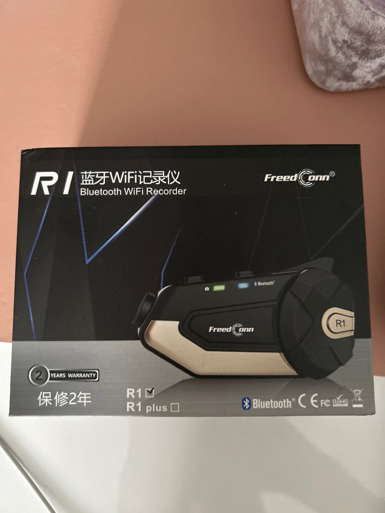 R1 Freedconn Bluetooth helmet with inbuilt camera, Motorcycles