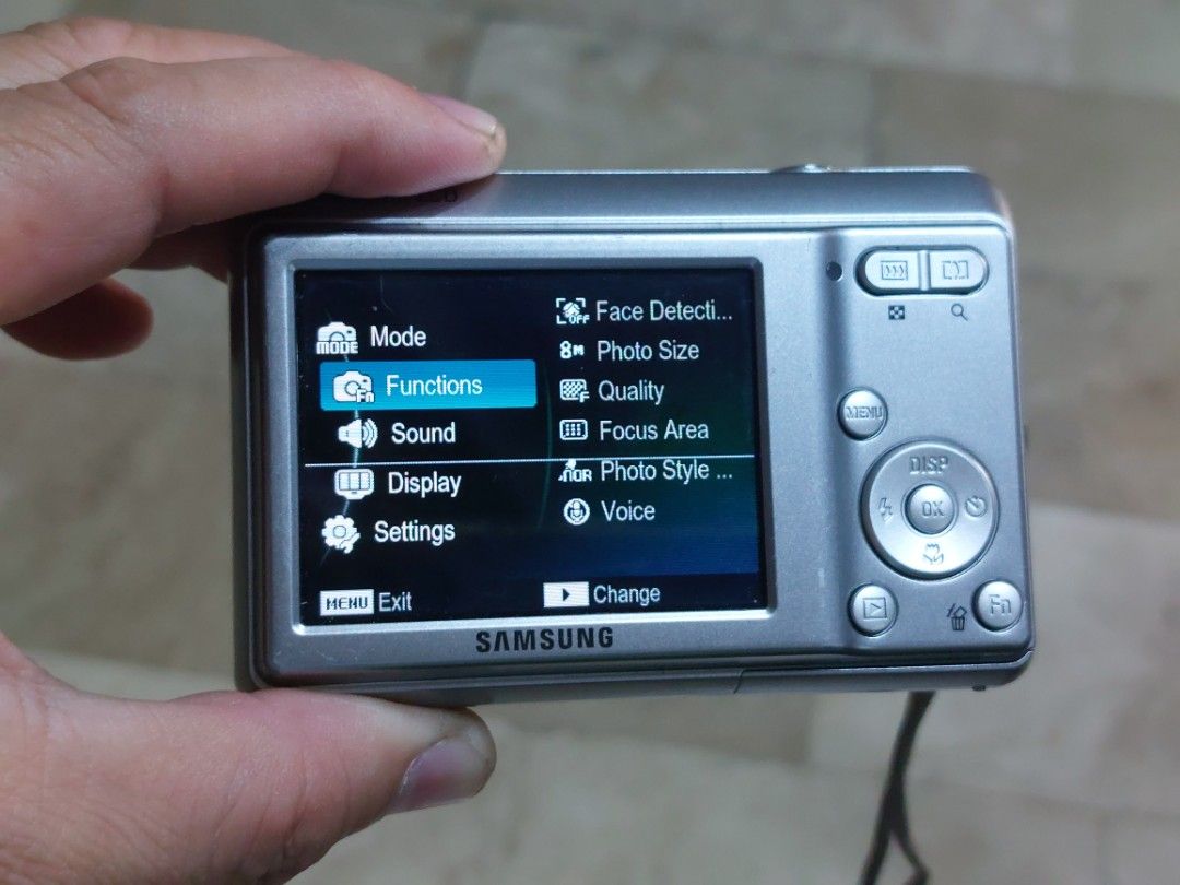 samsung es10 ccd sensor (Category: Cameras) located in Manila. Submitted by jonrick.co (Listing ID 1256127617, Image 2). Description: samsung es10 ccd sensor selling as defective working unit working flash indoor used only pag out door washed out sya may line sa lcd losse terminal may foil na po no issue sa video.