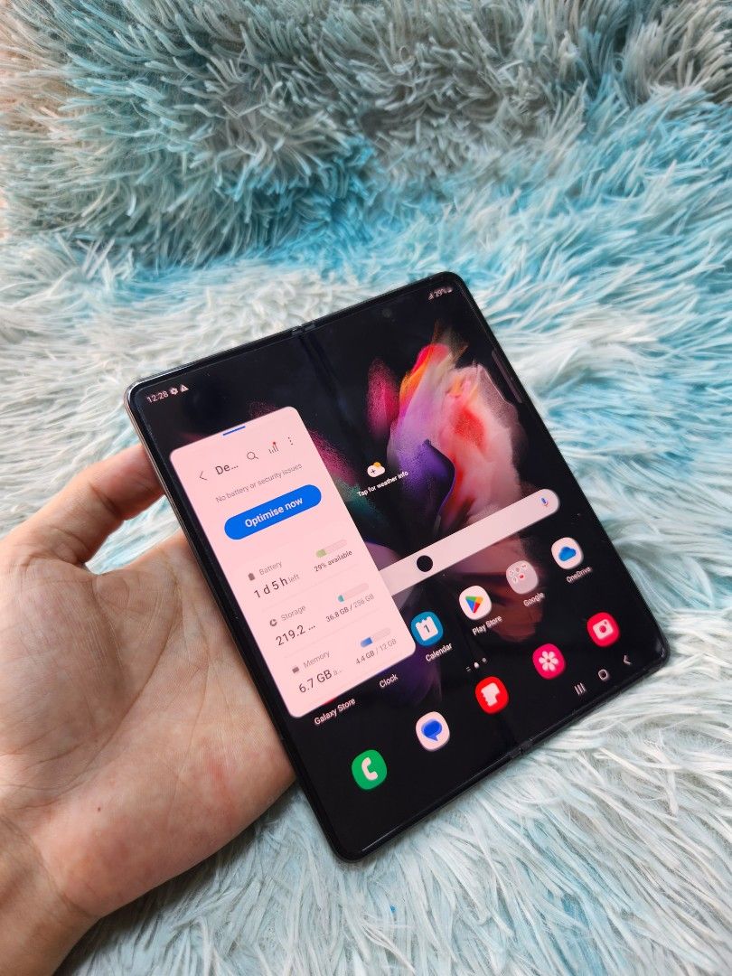 Samsung Fold 3 (Category: Samsung) located in Quezon City. Submitted by mubrogadgets (Listing ID 1256171660, Image 1). Description: SAMSUNG Z FOLD 3 PASS HINDI NAGBABASA PASS SA BARAT RUSH SELLING NAPAKAKINIs pa 💯ISSUE black dot sa gitna ng main screen 👍PANO OTHER ISSUE 🤙256GB/12GB RAM 💥5g network 🤲Foldable Dynamic AMOLED 2X, 120Hz, HDR10+, 1200 nits (peak) ❤Qualcomm SM8350 Snapdragon 888 5G 💥Super linaw ng display 💥super linaw ng camera.