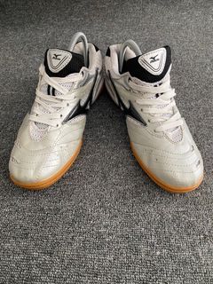 SEPATU MIZUNO BADMINTON SIZE 40