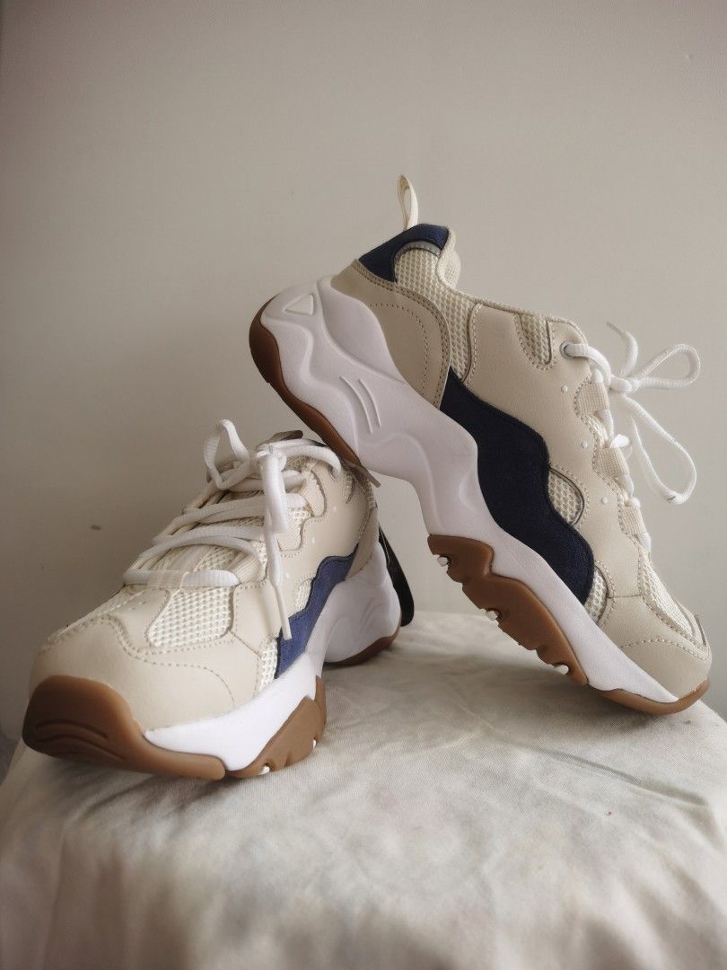 New skechers beige outlet