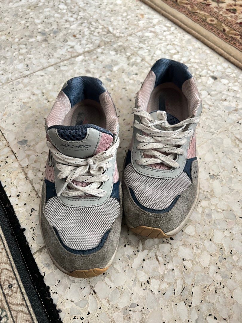 Weight of skechers shoes top