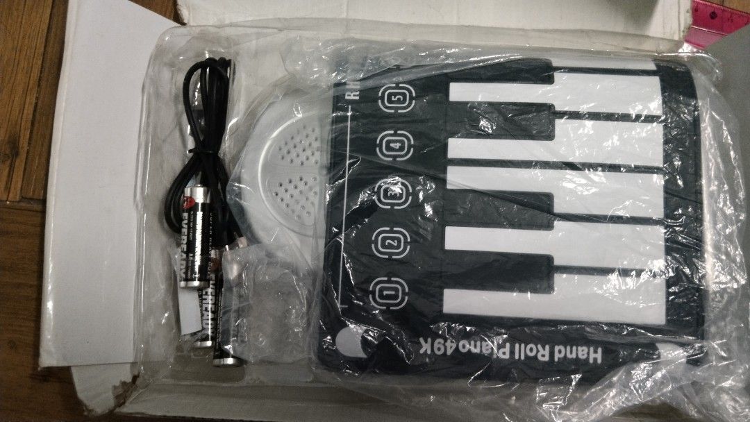 Soft keyboard piano 49 keys roll up, Hobbies & Toys, Music & Media
