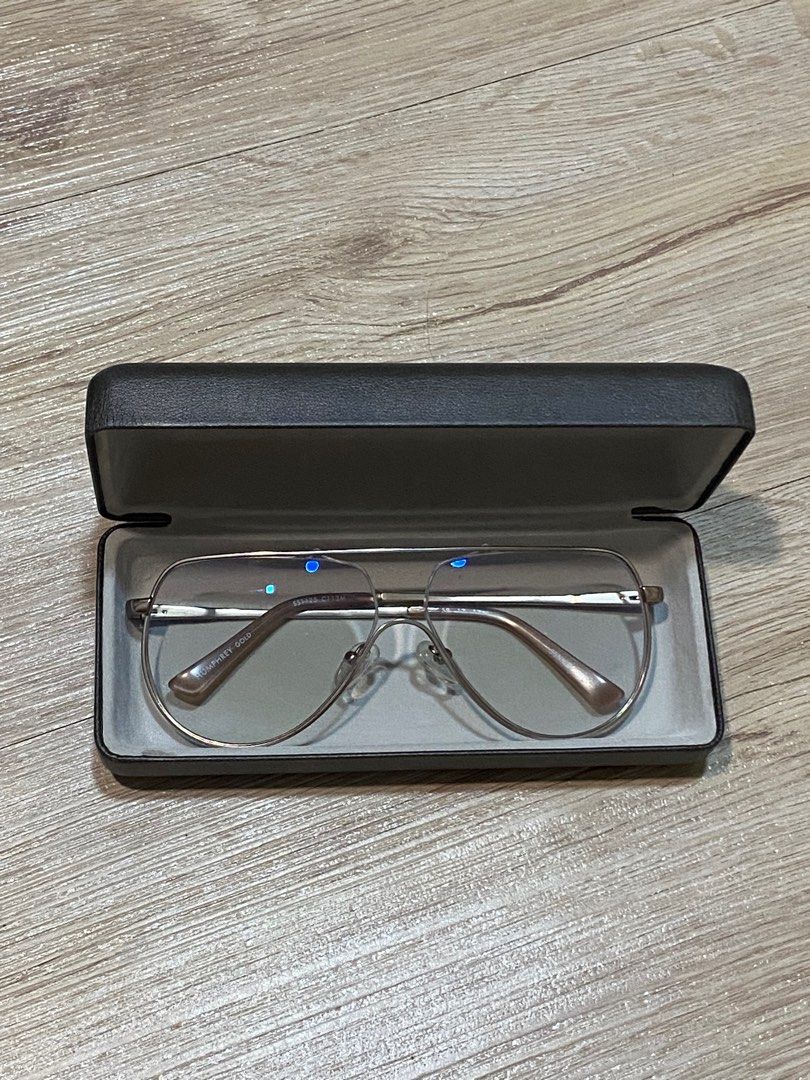 SUNNIES Specs/ Studios w grade (Category: Sunglasses & Eyewear) located in Bulacan. Submitted by heymely (Listing ID 1255933128, Image 2). Description: HUMPHREY in GOLD ‼️OG PRICE: ₱12,500 ‼️SELLING PRICE: ₱7,000 ALMOST NEW. Twice lang nagamit. Bought this 2 months ago. Sobrang ganda nyaaa!! Kaya lang di talaga bagay sa face ko yung frame. Di na to avail sa physica store and out of stock na sa site. Lens: Left: +3.25 & 25 astigmatism Right: +4.25
