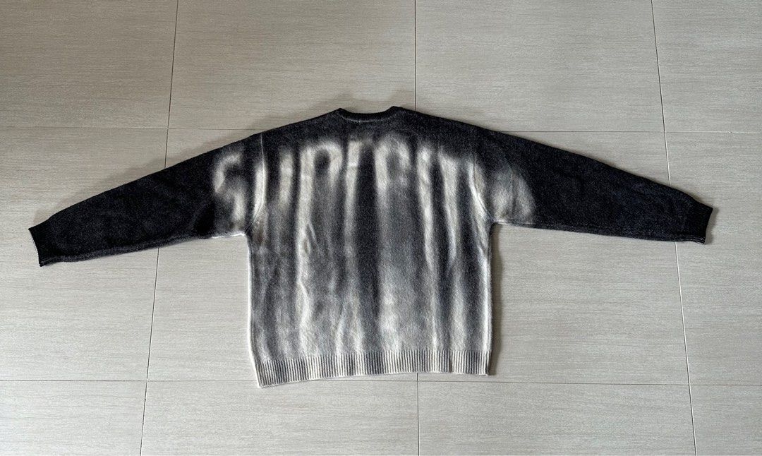 Supreme Blurred Logo Sweater, 名牌, 服裝  Carousell