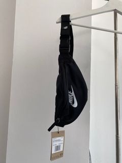 Tas Nike kecil