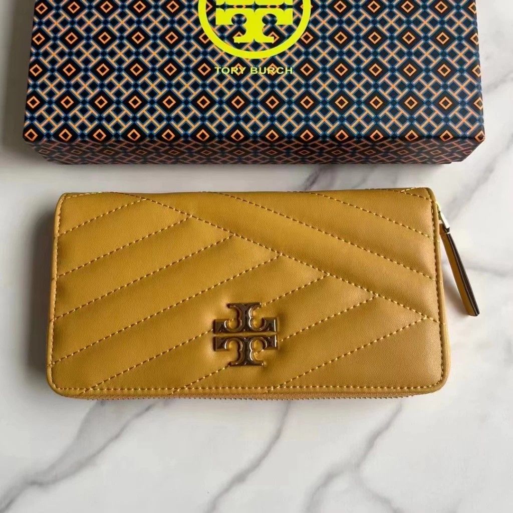 Tory Burch coin purse with card slot, Women's Fashion, Bags & Wallets,  Wallets & Card holders on Carousell