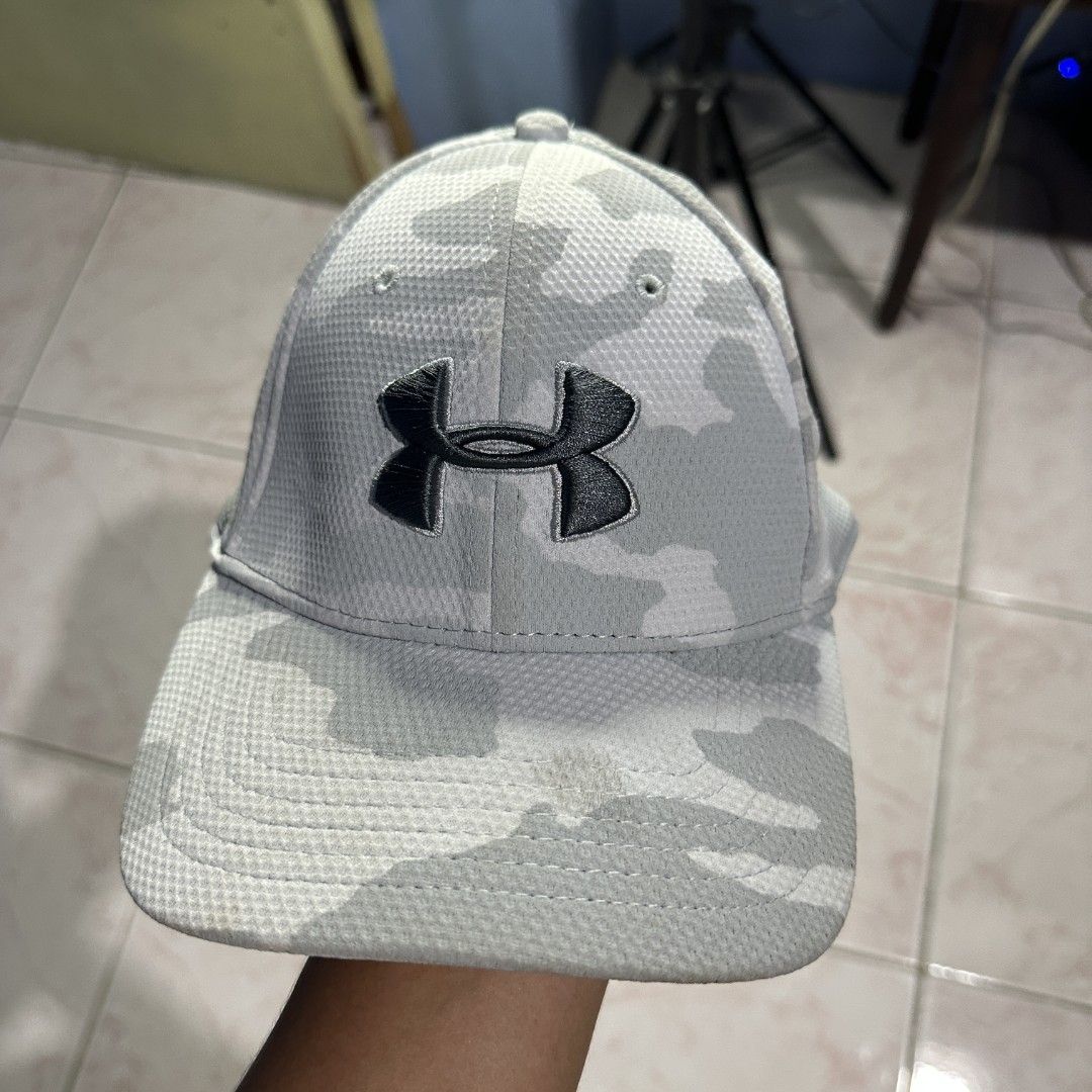 UNDER ARMOUR, Men's Fashion, Watches & Accessories, Caps & Hats on Carousell