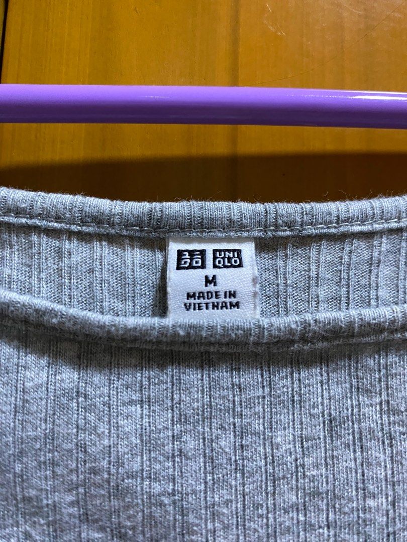 UNIQLO Gray Quarter Sleeves (Category: Longsleeves) located in Quezon City. Submitted by neselcreme (Listing ID 1256218787, Image 2). Description: Size M, Fits up to semi Large No issue/damages ✅ GCash, BDO, PNB ✅ Grab, Lalamove.