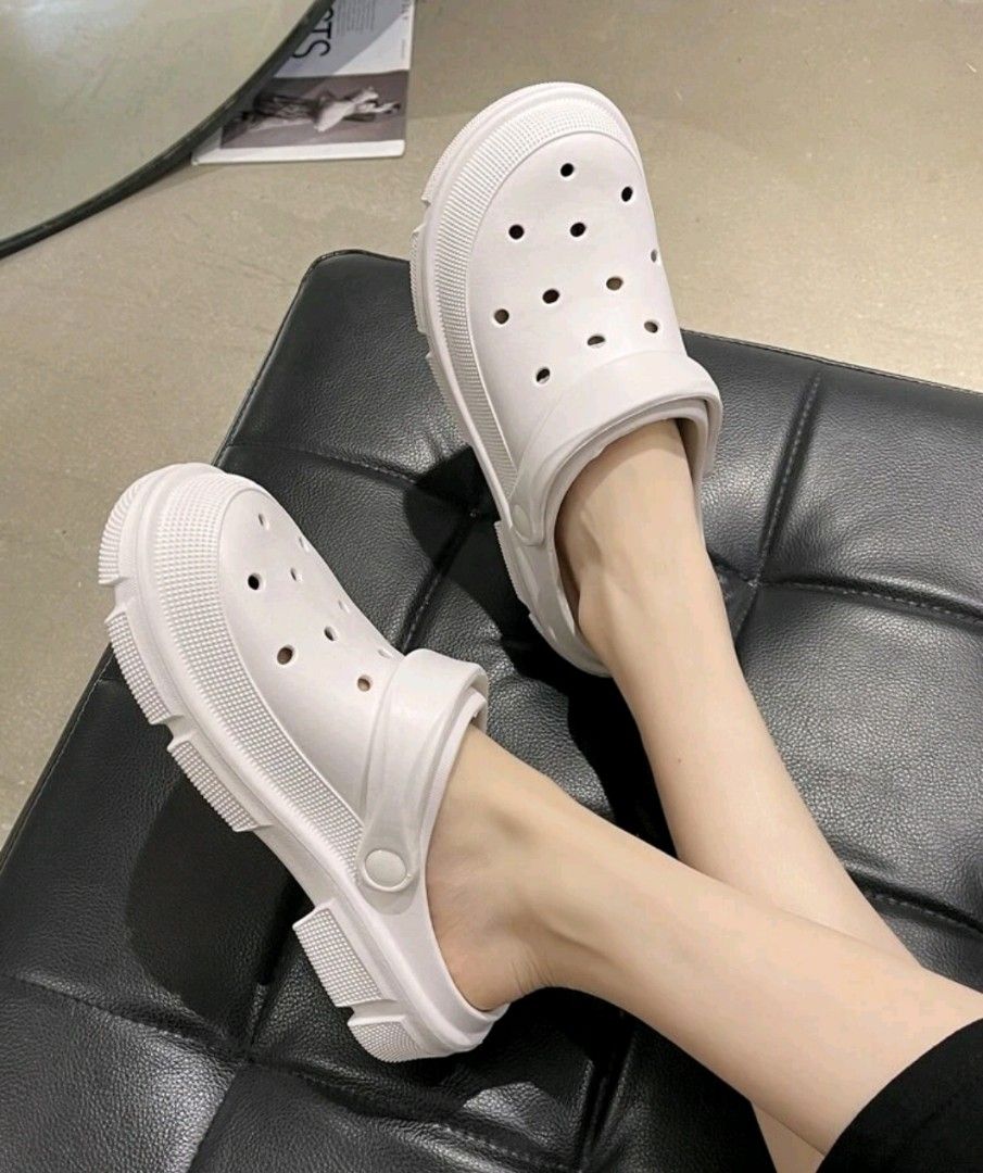 [Used] Shein Crocs type sandal with jibbitz, Women's Fashion, Footwear