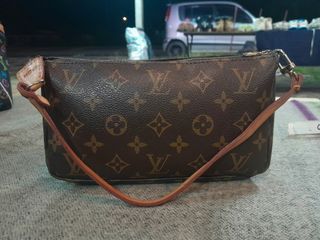Preloved authentic Louis vuitton Lv monogram pochette accessoires M40712,  Luxury, Bags & Wallets on Carousell