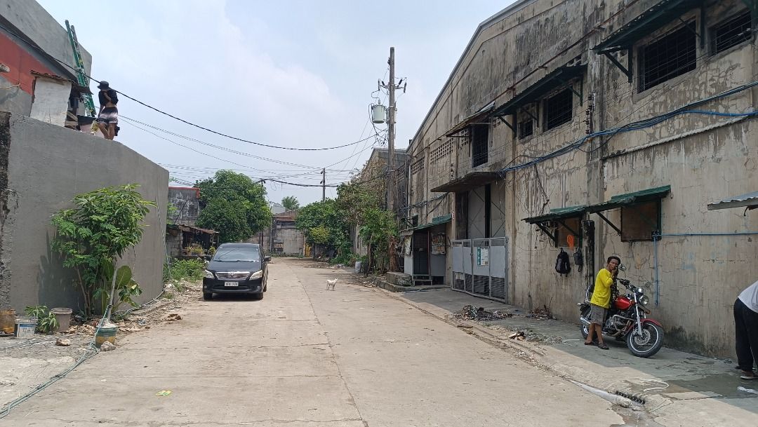 Warehouse For Rent Lease in Mindanao Avenue corner Quirino Highway