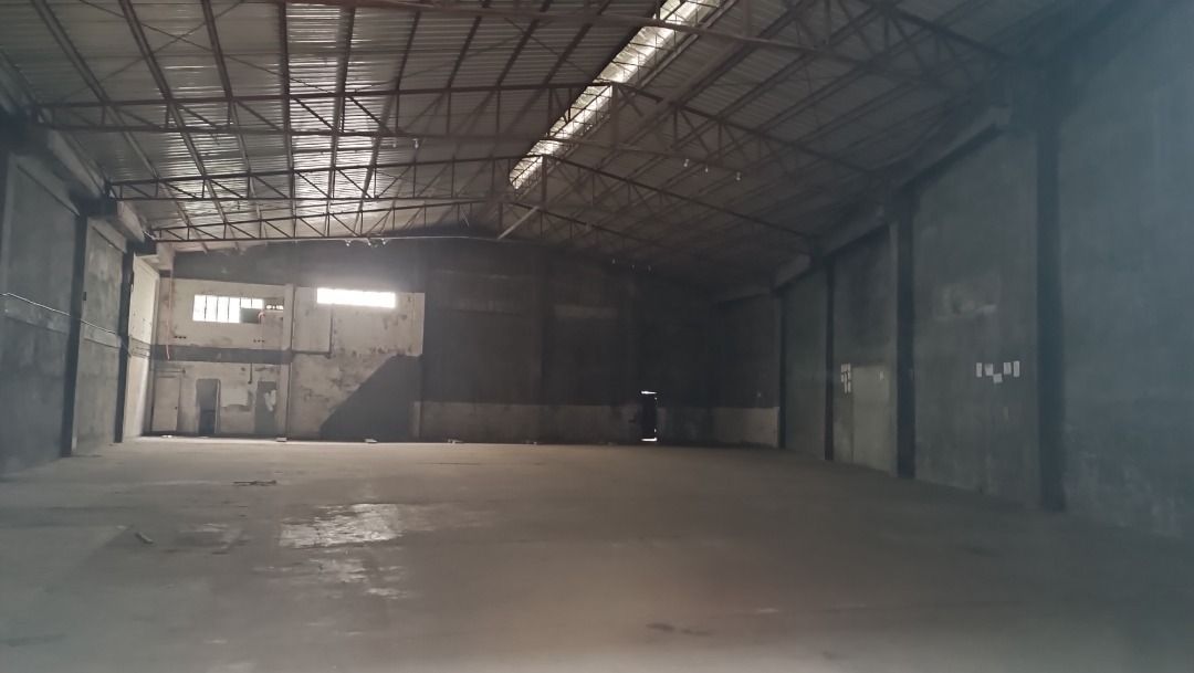 Warehouse For Rent Lease in Mindanao Avenue corner Quirino Highway