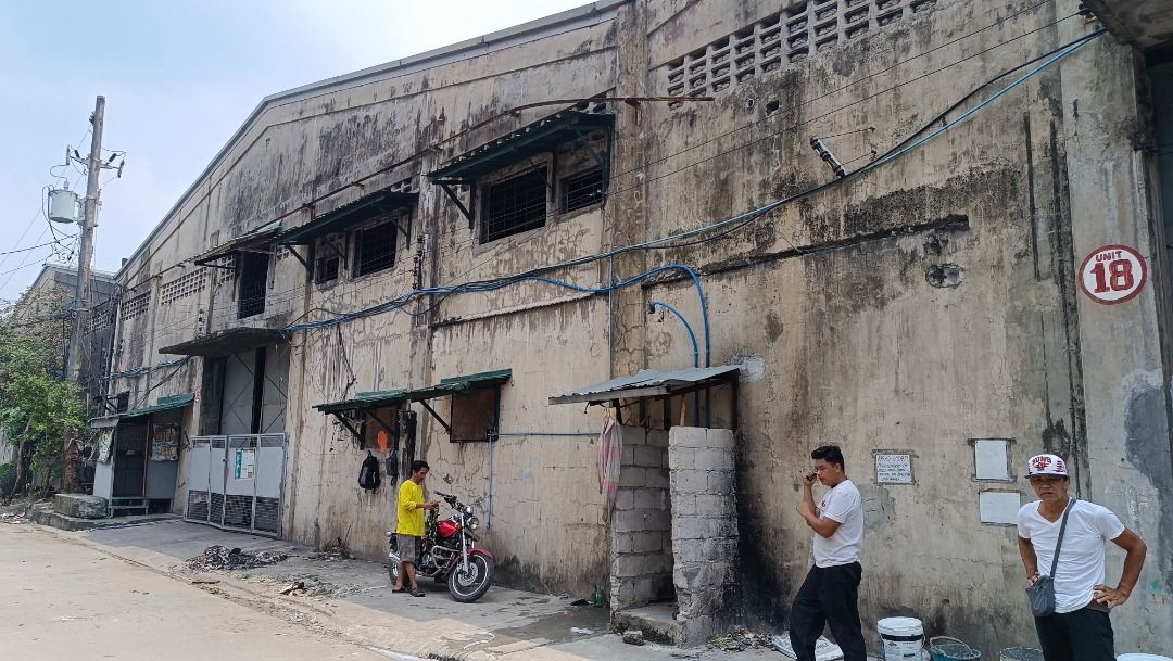 Warehouse For Rent Lease in Mindanao Avenue corner Quirino Highway