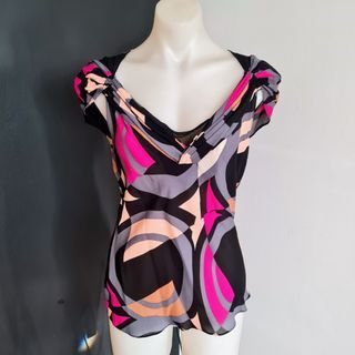 Women's size 8 'DIANE Von FRUSTENBERG' Gorgeous geometric silk blouse top - EUC