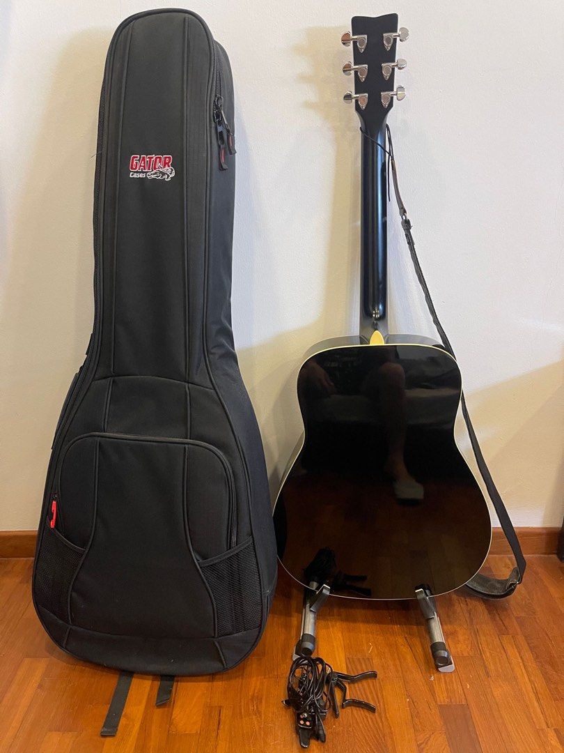 YAMAHA Acoustic Guitar, Hobbies & Toys, Music & Media, Musical