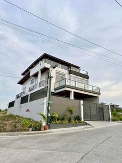 360 View Modern 3 Storey House for sale