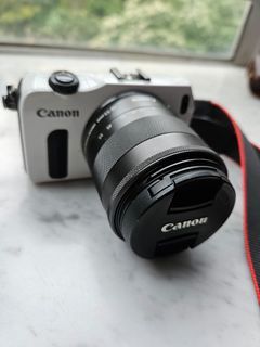 ［9成新］全套Canon EOS M相機連原廠兩粒電、定焦鏡頭、充電器