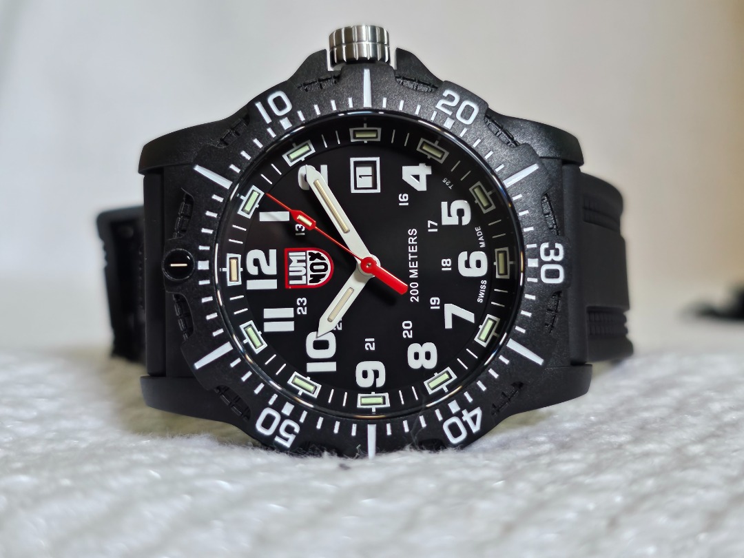 Luminox discount 8881 review