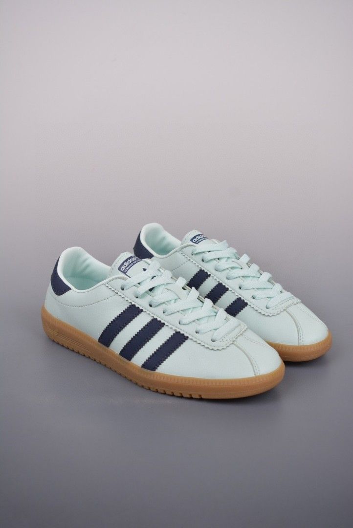 Adidas Originals Bermuda, 男裝, 鞋, 波鞋- Carousell