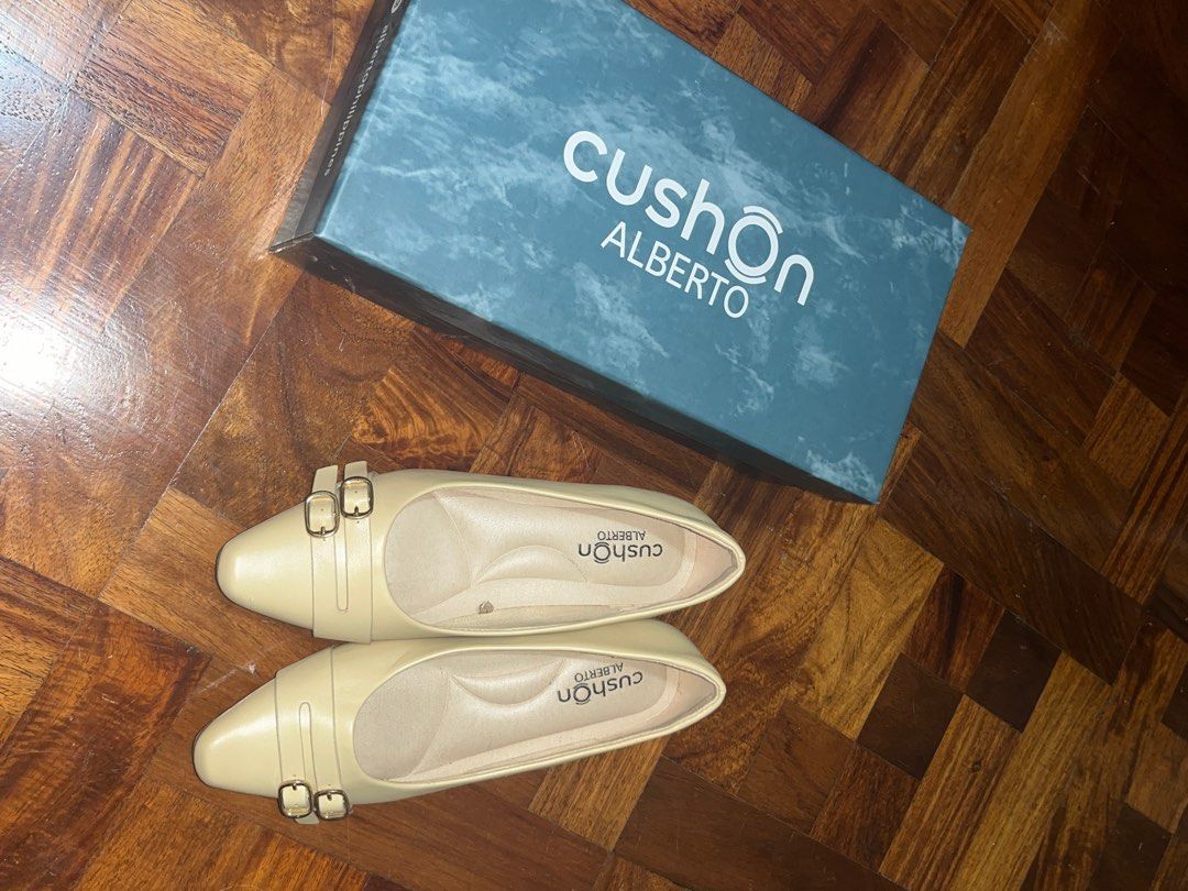 Alberto beige y2k office kitten heels (Category: Heels) located in Pasig City. Submitted by franny_b (Listing ID 1256447863, Image 3). Description: only used once for a shoot very comfy!.