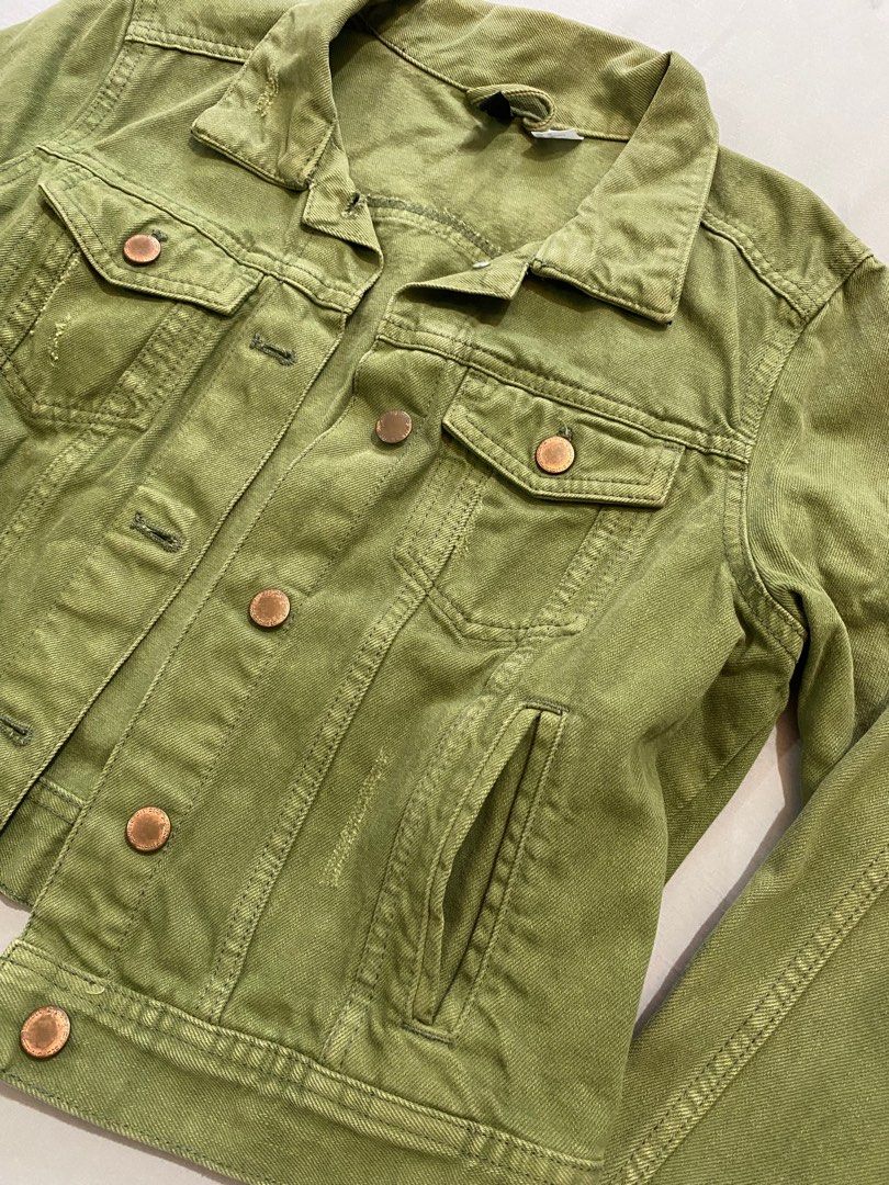 Army Green Denim Jacket (Category: Coats, Jackets and Outerwear) located in Manila. Submitted by marielpatrisha (Listing ID 1256289056, Image 3). Description: 📌Thick denim material 📌Bronze buttons 📌Comes with two side pockets.