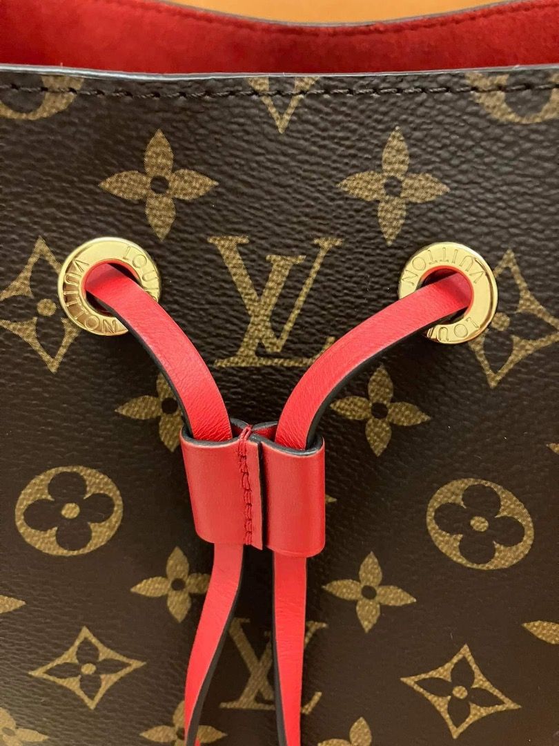 Authentic Excellent condition LV Neo Neo (Category: Luxury Bags & Wallets) located in Quezon City. Submitted by hellopatchi (Listing ID 1256444284, Image 2). Description: LV Neo Noe Excellent condition Complete inclusions with receipt and authenticity certificate .