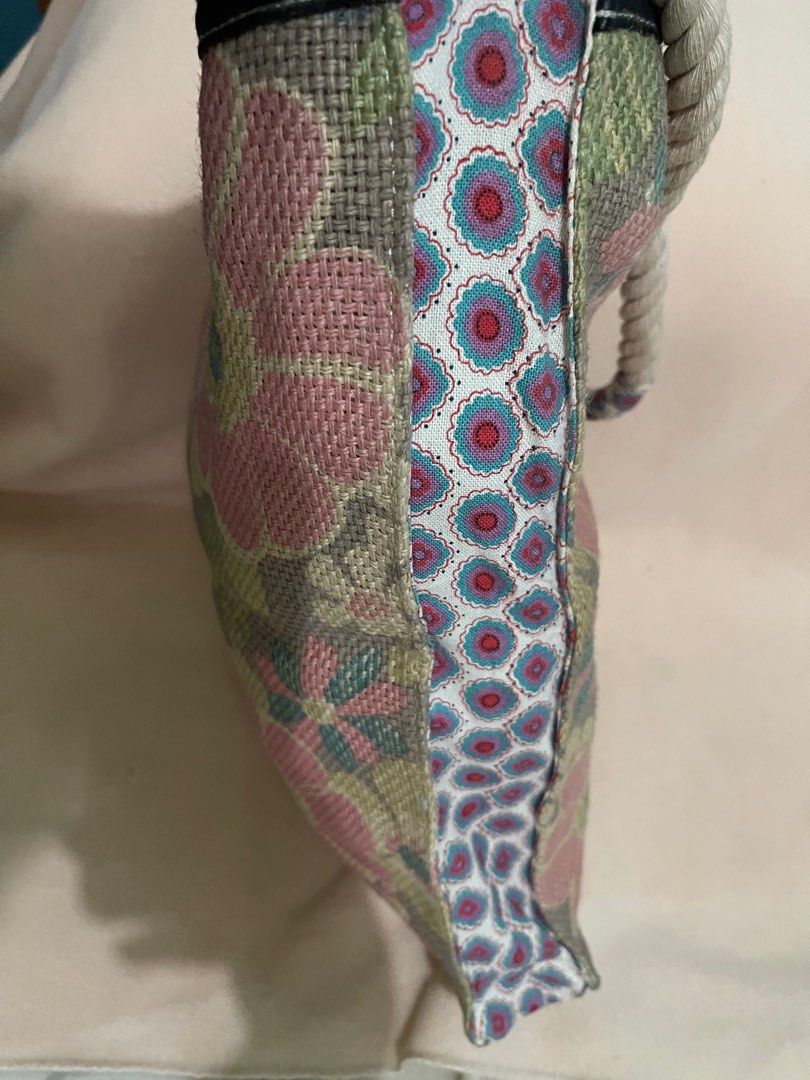 Billabong (Category: Luxury Bags & Wallets) located in Paranaque City. Submitted by msjam63 (Listing ID 1256315566, Image 3). Description: Brand New with tag Australian brand Very cute in actual One zip pocket.
