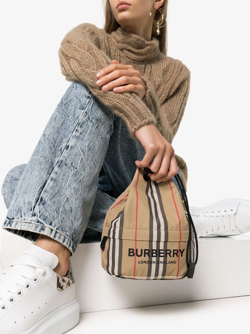 burberry phoebe bucket bag