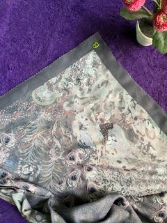 Buttonscarves - Ederra Series Shadow