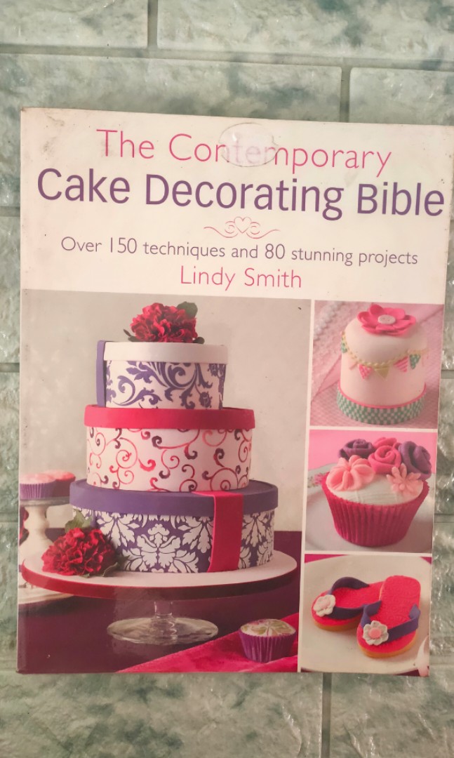 100 Buttercream Flowers - Book Review - Pink Cake Box University