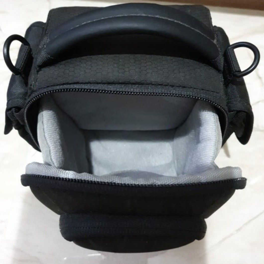 Camera Pouch (Category: Camera Bags & Carriers) located in Singapore. Submitted by sqscy (Listing ID 1256377742, Image 1). Description: see picture.