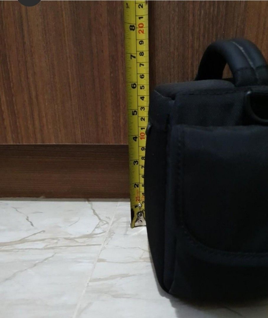 Camera Pouch (Category: Camera Bags & Carriers) located in Singapore. Submitted by sqscy (Listing ID 1256377742, Image 3). Description: see picture.