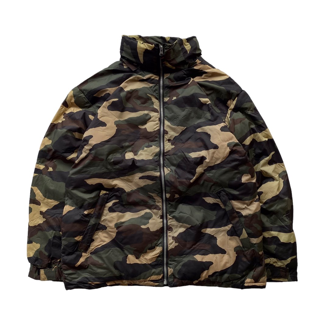 Camo down jacket, Fesyen Pria, Pakaian , Baju Luaran di Carousell