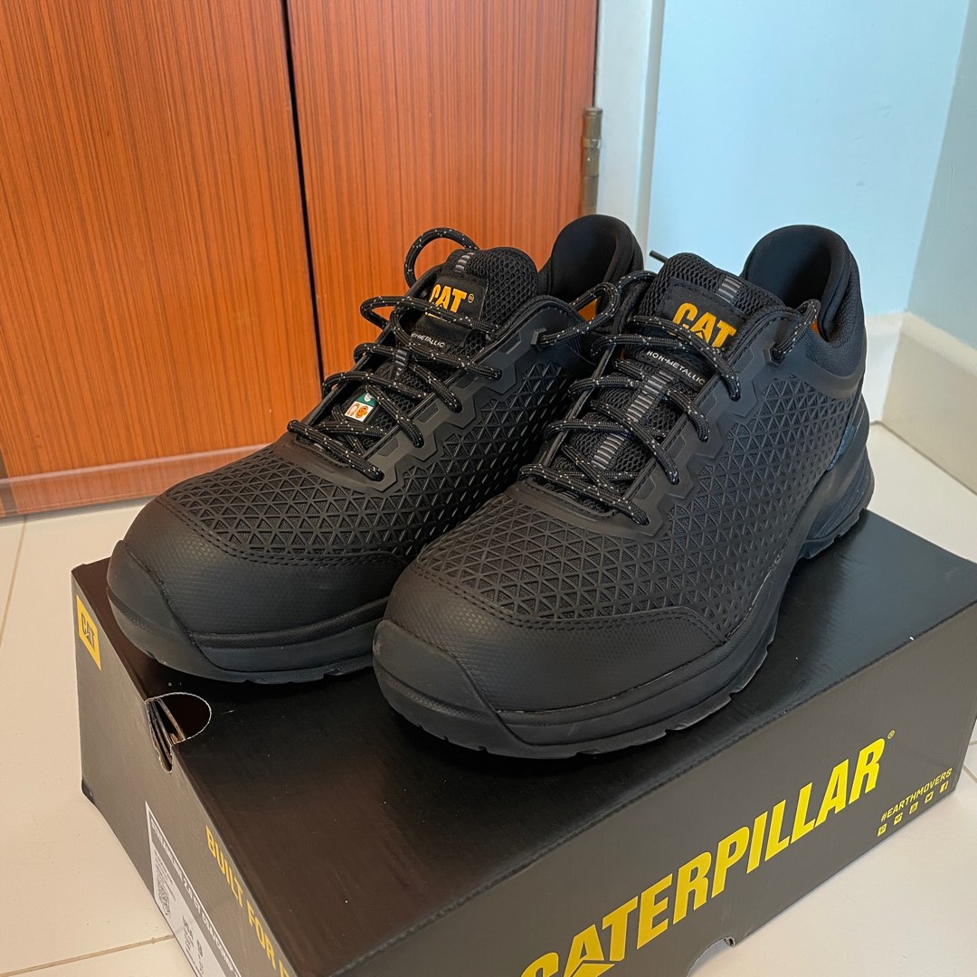 Caterpillar Safety shoes Men s US9 with a receipt Men s Fashion