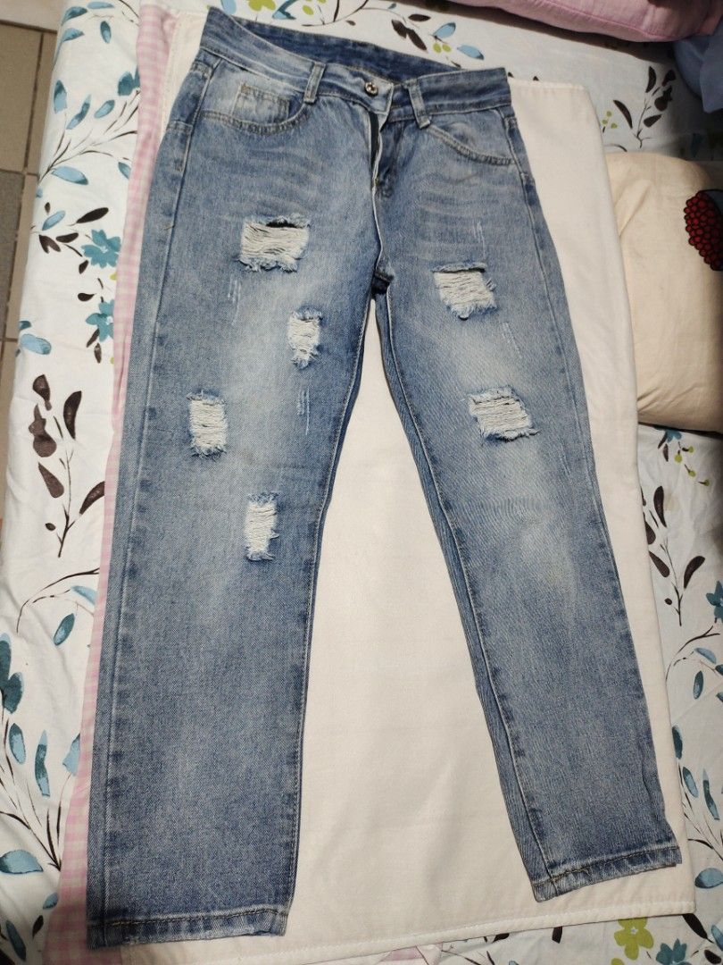 Clean Cut ripped Mom jeans, Women's Fashion, Bottoms, Jeans on Carousell
