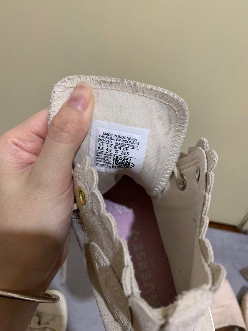 Converse hightop Women s Fashion Footwear Sneakers on Carousell