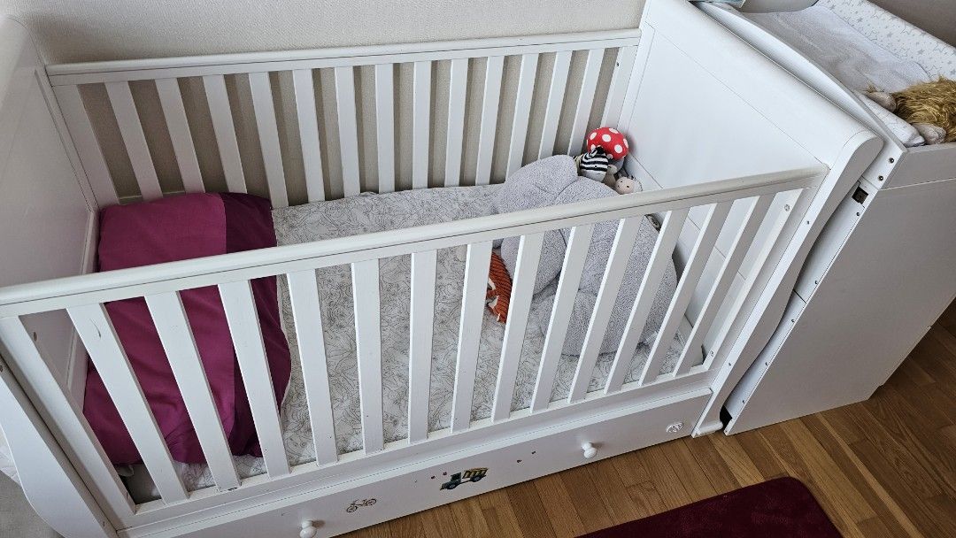 Cot with removable sides and drawers, Babies & Kids, Baby Nursery