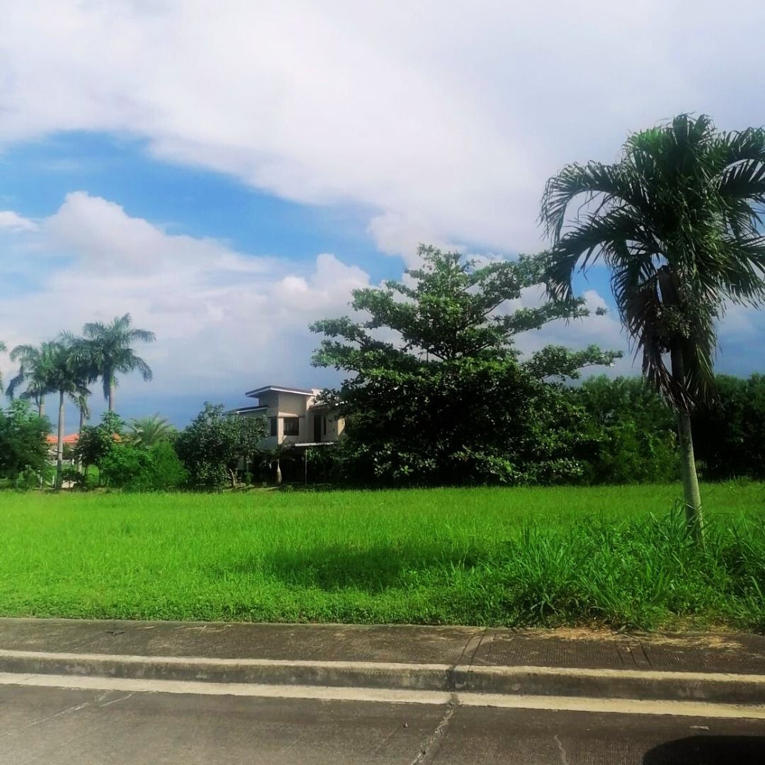 Eton City South Lake Village Lot Only at 370 SQM Facing Lake Front in