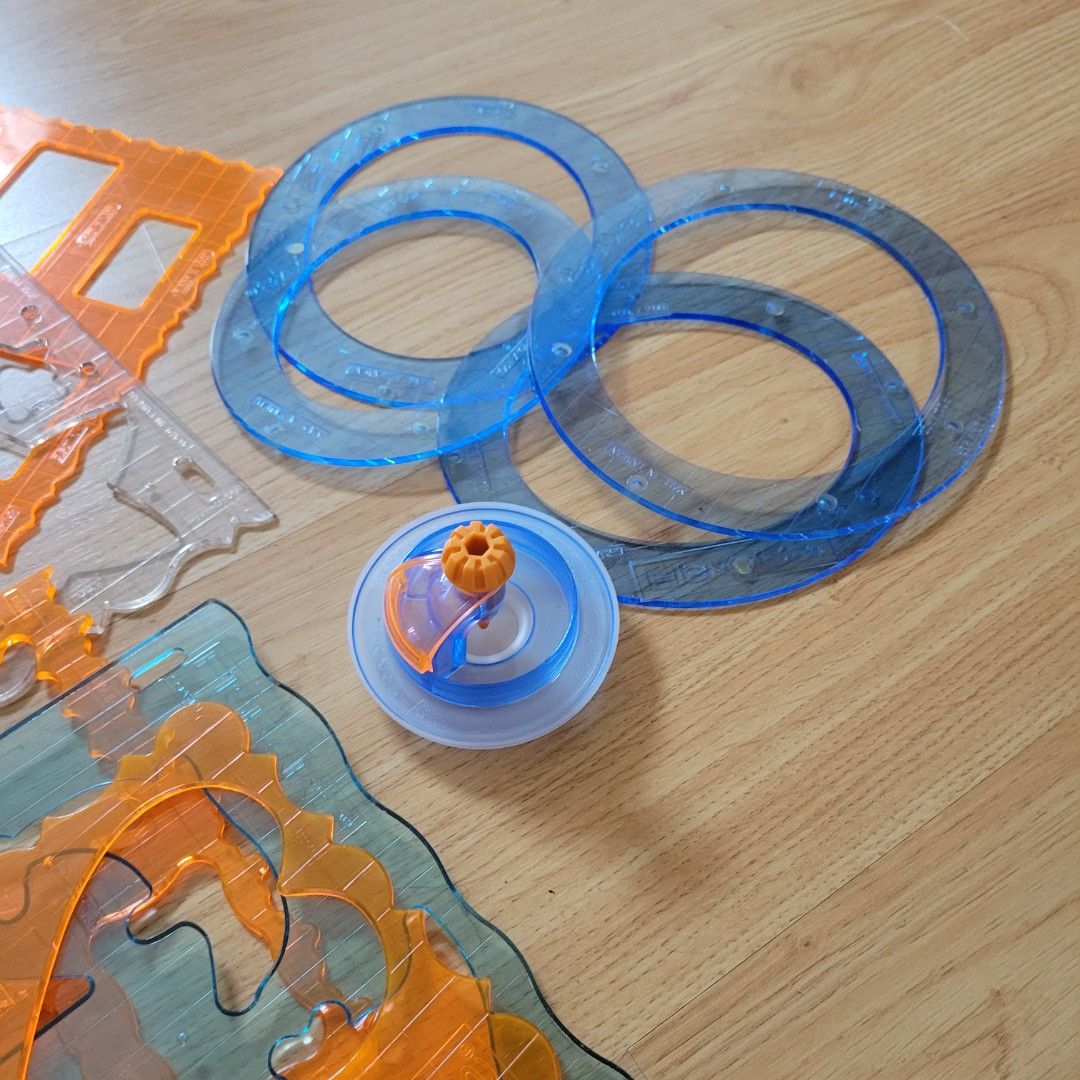 Fiskars shapecutter with many stencils for scrapbooking and paper